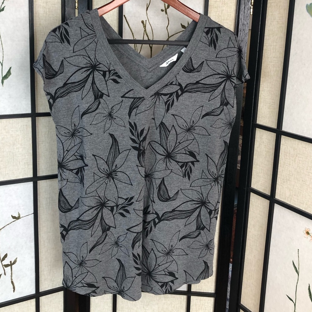 Reitman’s | Women’s Oversized V-Neck T-Shirt. Monochrome Lys Prints. Size Small. - Picture 1 of 6